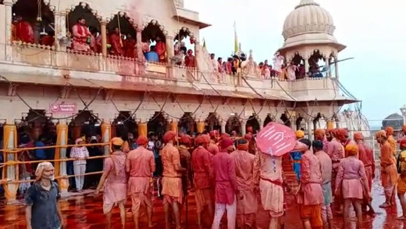 lathmar holi celebration in mathura kpl