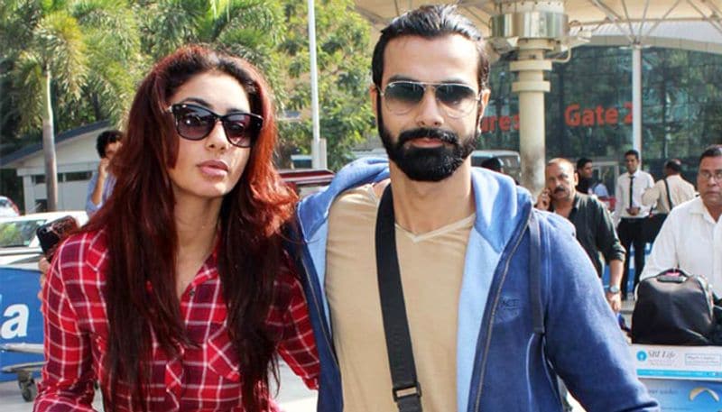 Ashmit Patel and Mahek Chahal met on the television reality show Bigg Boss and got engaged in 2017. The couple decided to get married in 2018, the location for the wedding was London. But for reasons unknown Mahekk and Ashmit called off their engagement.