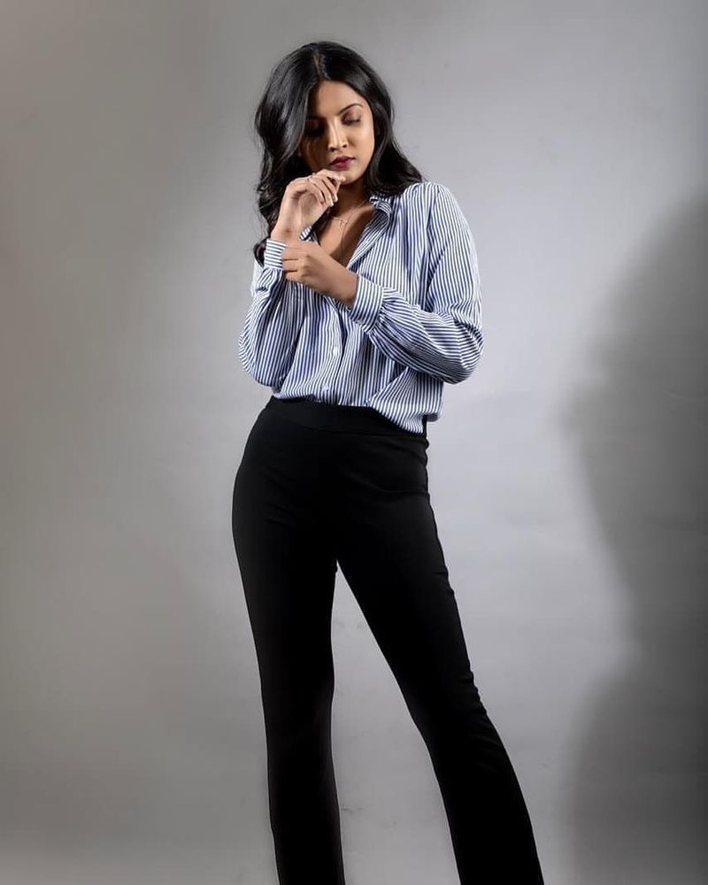 Nivedhithaasathish photo gallery