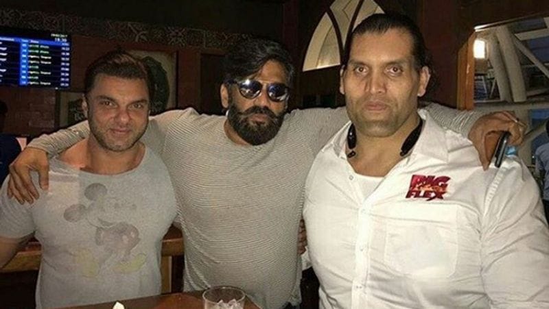 खली की कदकाठी ऐसी थी कि गांववाले उनसे भारी-भरकम चीजें उठवाने में मदद लिया करते थे। खली पंजाब पुलिस में एएसआई के पद पर सिलेक्ट हुए थे। खली की लाइफ को बदलने में उनके दोस्त अमित स्वामी का सबसे बड़ा हाथ रहा है। खली अमित के साथ ही दिल्ली के इंदिरा गांधी इंटरनेशनल एयरपोर्ट पर अपने फेवरेट रेसलर डोरियन येट्स से मिल पाए थे। येट्स के सुझाव पर ही खली ने जापान का रुख किया था।