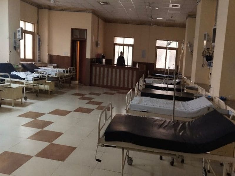 corona virus increasing in india live news updates and corona suspect wandering in hospital premises at night jaipur kpr