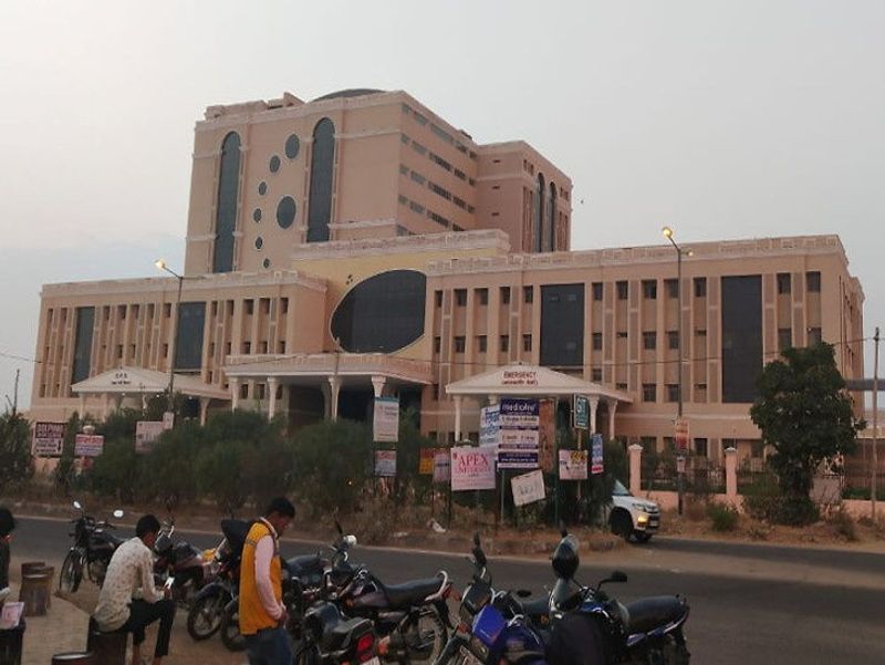 corona virus increasing in india live news updates and corona suspect wandering in hospital premises at night jaipur kpr