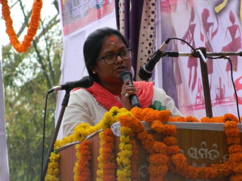 womens day 2020 poma tudu ias officer changed life of tribals ias inspiring story kpt