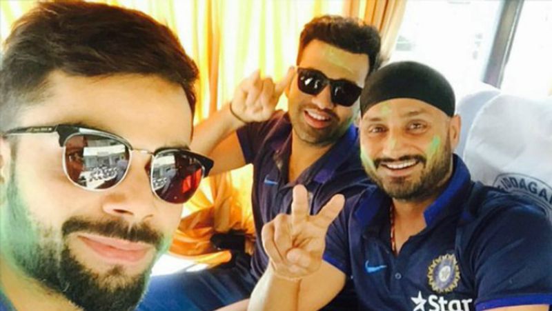 pictures of indian cricketers celebrating holi KPB