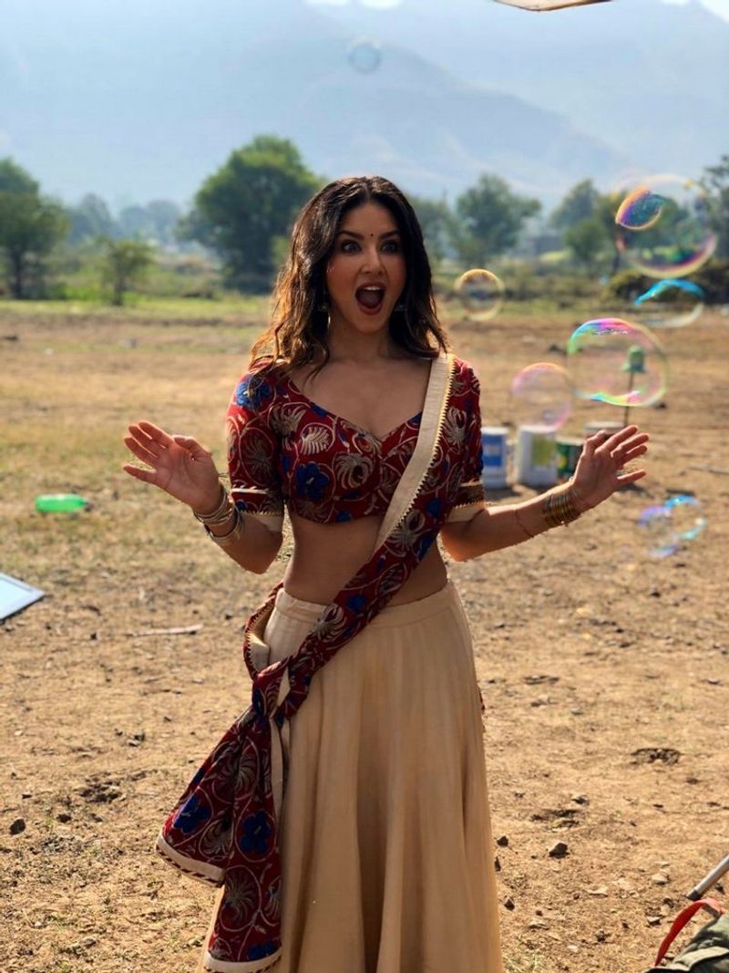 (Courtesy: Instagram) ప్రస్తుతం సన్నీలియోన్ కు మంచి ఫాలోయింగ్ ఏర్పడుతోంది.