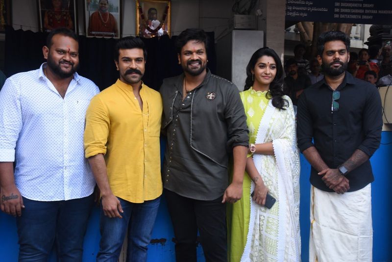 ఇటీవల ఈ చిత్ర ఫస్ట్ లుక్ పోస్టర్ విడుదల చేయగా మూడు భిన్న ఎక్స్ప్రెషన్స్ తో ఉన్న మనోజ్ లుక్ ఆసక్తి రేపింది.