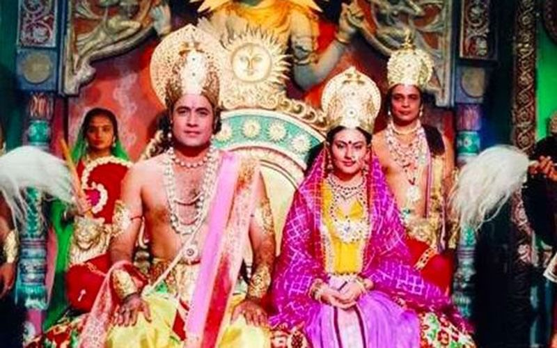 বলিউড স্টারদের জনপ্রিয়াকেও ছাপিয়ে গিয়েছিল এদের জনপ্রিয়তা। টেলিভিশনের পর্দাতে অভিনয় করেও এঁরা পেয়েছিলেন মেগাস্টারের সম্মান।৮০ দশকের শেষে টেলিভিশনে এসেছিল রামায়ণ। এই সিরিয়ালকে ঘিরে গণ উন্মাদনা দেখা দিয়েছিল দেশজুড়ে। যার ফলে ভারতীয় টেলিভিশনে রামায়ণ একটা মহাকাব্য রচনা করেছে।