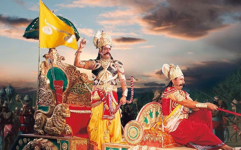রামায়ণের অন্যতম গুরুত্বপূর্ণ চরিত্র এবং রামের পরে সবচেয়ে বড় নায়ক অব্যশই রাবণ। এই চরিত্রে অভিনয় করে বলিউডে ছবি পাওয়ার ক্ষেত্রে অনেকটা এগিয়ে গিয়েছিলেন অরবিন্দ ত্রিবেদী। রামায়ণের আগে বলিউডের চক্কর কাটলেও সেভাবে তিনি কল্কে পাননি। রামায়ণ তাঁকে রাতারাতি স্টার বানিয়ে দিয়েছিল।