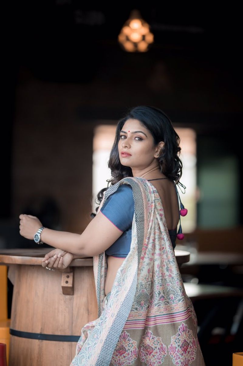 Anchor Maheswari Stunning Photo Gallery