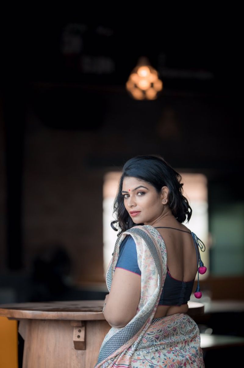 Anchor Maheswari Stunning Photo Gallery