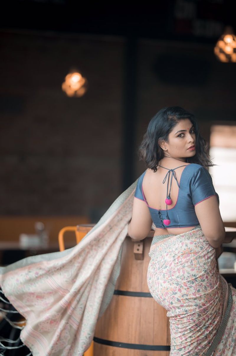 Anchor Maheswari Stunning Photo Gallery
