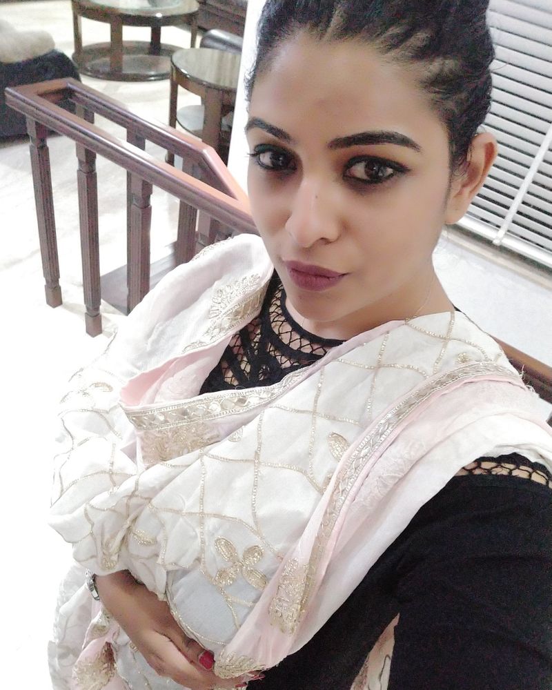 Anchor Maheswari Stunning Photo Gallery