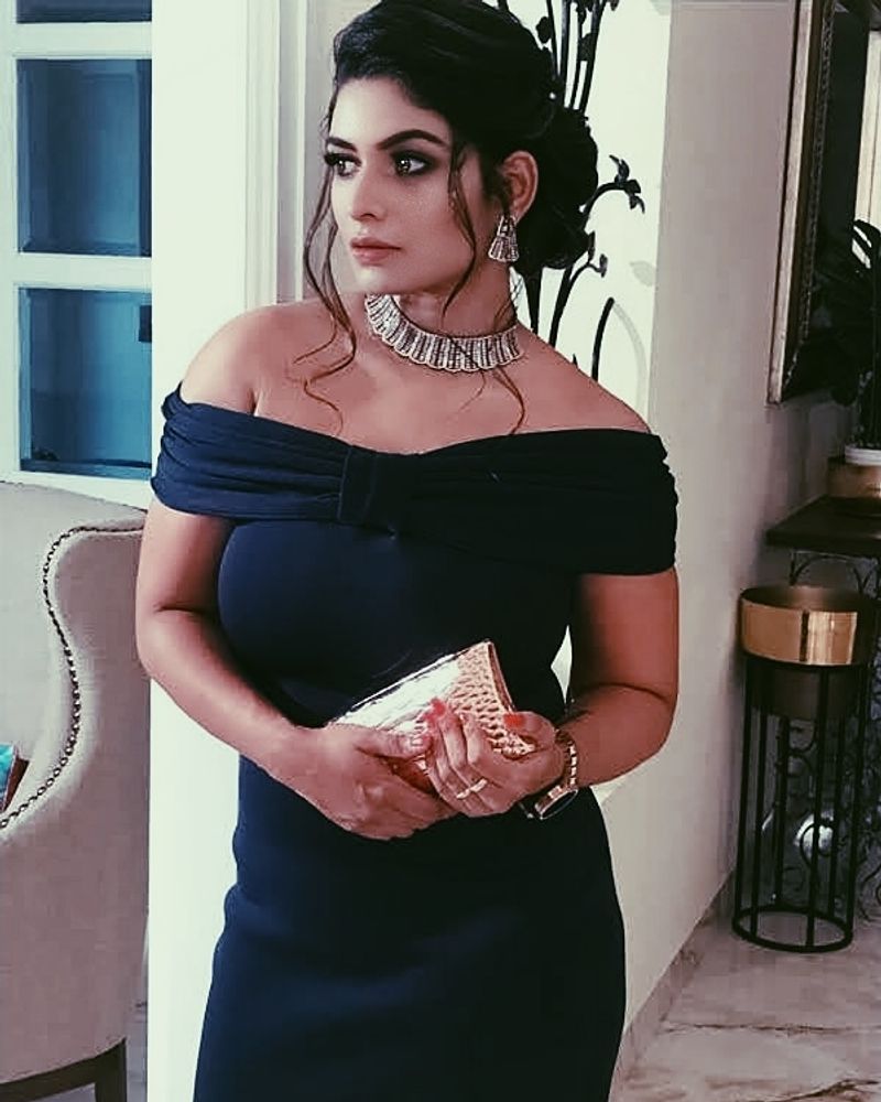 Anchor Maheswari Stunning Photo Gallery