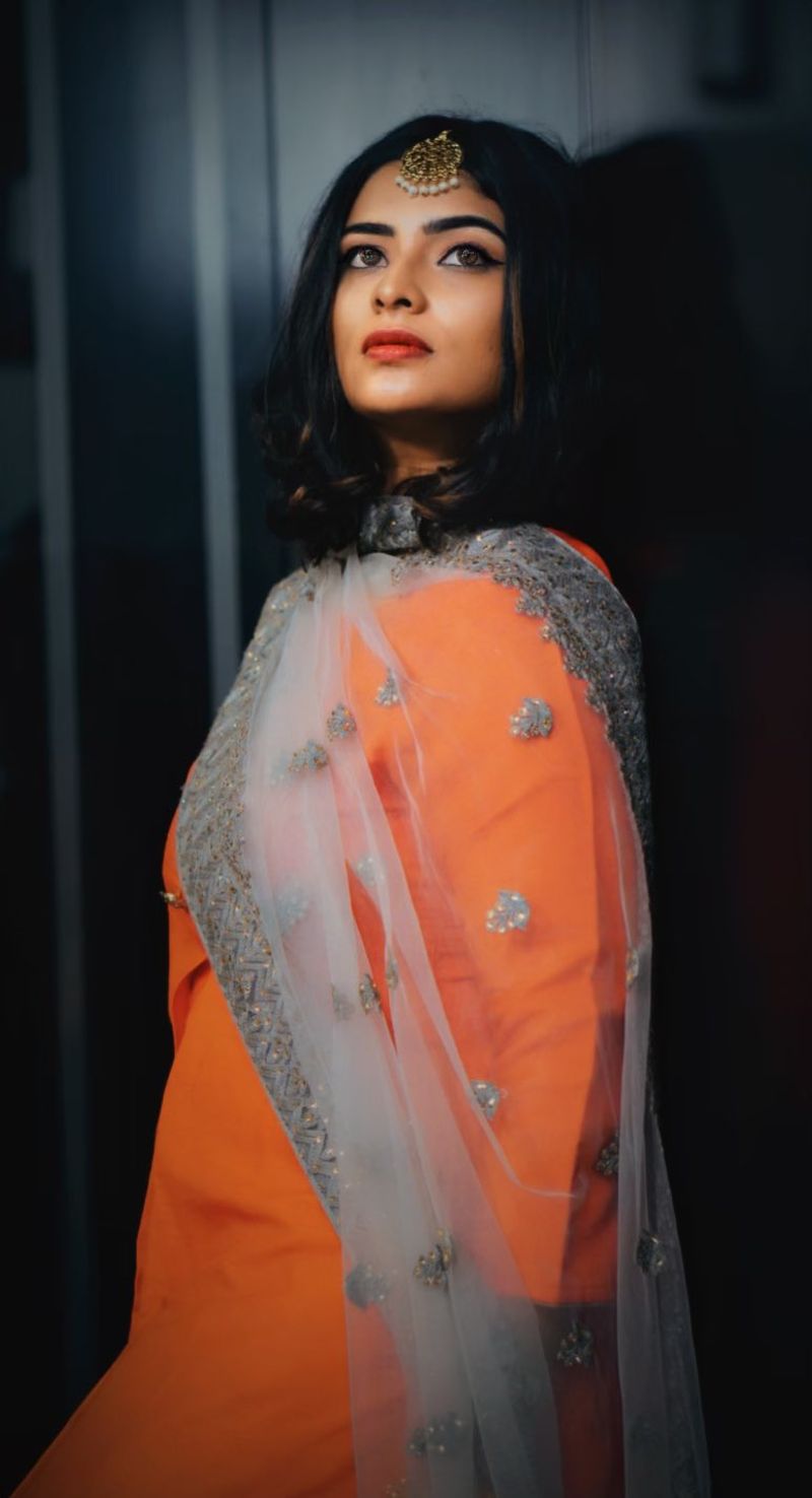 Anchor Maheswari Stunning Photo Gallery