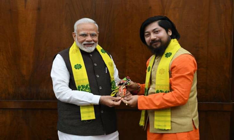 পশ্চিমবঙ্গ
পশ্চিমবঙ্গ থেকে দুজন নতুন করে যোগ দিতে পারেন মোদী মন্ত্রিসভায়। আলোচনায় রয়েছে শান্তনু ঠাকুর
এবং নিশিথ প্রামানিকের নাম।