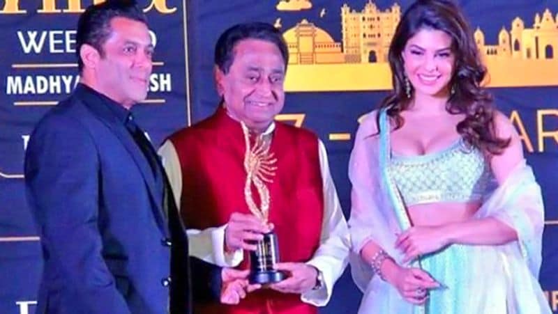 खबरों की मानें तो आइफा के टलने से हो रही तैयारियों पर पूरी तरह से रोक लग गई है। मीडिया रिपोर्ट्स के अनुसार, भोपाल और इंदौर में लगभग सभी बड़े होटल्स बुक हो गए थे। करीब 5 हजार रूम बुक हैं। बॉलीवुड के ही अकेले 5 हजार लोग आने वाले थे।