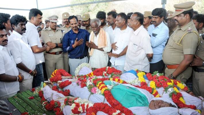 Krishnagiri collector Prabhakar cried while paying tribute to people who died in accident Krishnagiri collector Prabhakar cried while paying tribute to people who died in accident