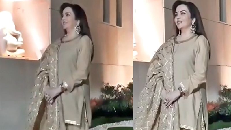 Priyanka chopra and other bollywood Celebs attend Isha Ambani Holi Party KPG