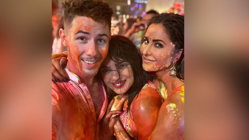 Holi 2020 Priyanka chopra And Nick Jonas Celebrated Holi At isha Ambani House See colorfull Pictures KPY