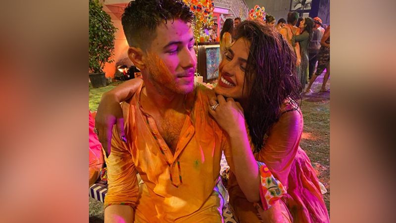 Holi 2020 Priyanka chopra And Nick Jonas Celebrated Holi At isha Ambani House See colorfull Pictures KPY