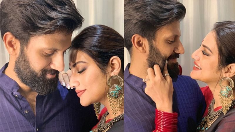 নিখিল আরও জানিয়েছে নুসরত এখন যে সঙ্গীর সঙ্গে রয়েছে তার সঙ্গেই যেন ভাল থাকে। ঈশ্বর ওদের মঙ্গ ল করুক। এবং আমিও আমার পরিবারের মূল্যবোধ নিয়ে ভাল আছি।