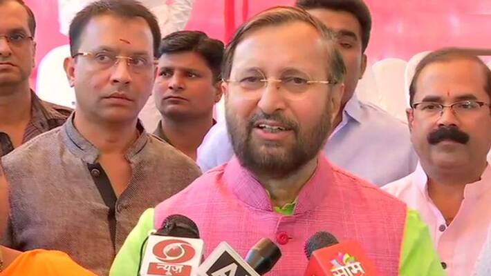 Journalists should get the job done. Union Minister Javadekar shouts at state government Journalists should get the job done. Union Minister Javadekar shouts at state government