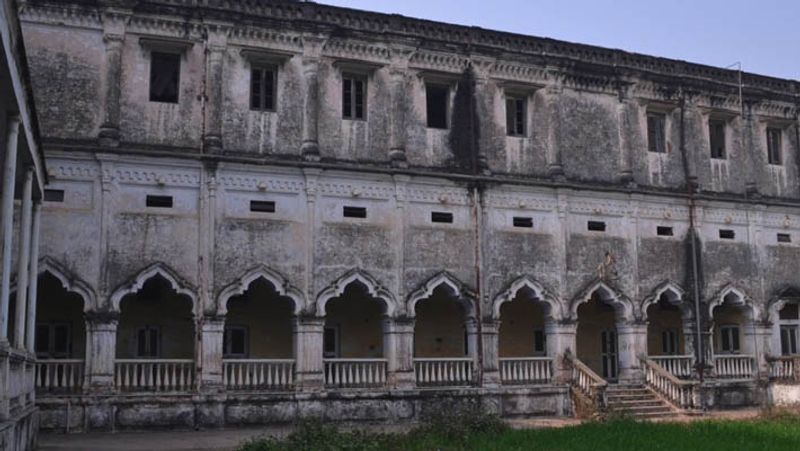 kothi khas bagh in rampur strong room open by gas cutter kpl