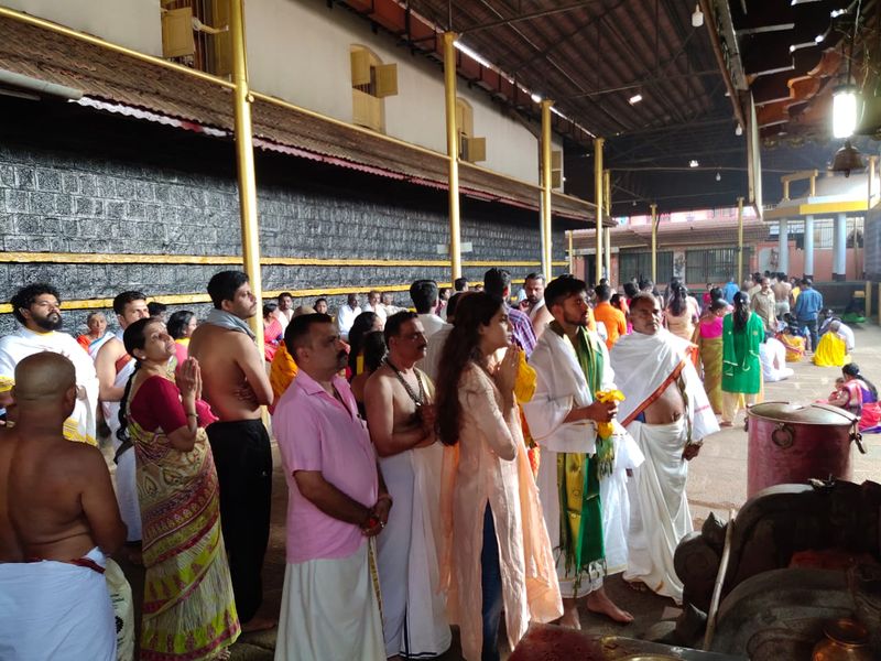 Team India Cricketer Manish Pandey offers prayer at Kukke Subramanya temple