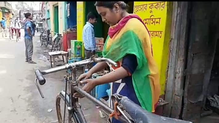 Inspiring story of a lady cycle mechanic in Bankura Inspiring story of a lady cycle mechanic in Bankura