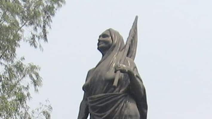 Matangini Hazra held the national flag in hand even after British firing bpsb Matangini Hazra held the national flag in hand even after British firing bpsb