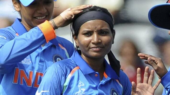 Team India Women Cricketer Rajeshwari Gayakwad involved in a controversy, Vijaypura cctv Team India Women Cricketer Rajeshwari Gayakwad involved in a controversy, Vijaypura cctv