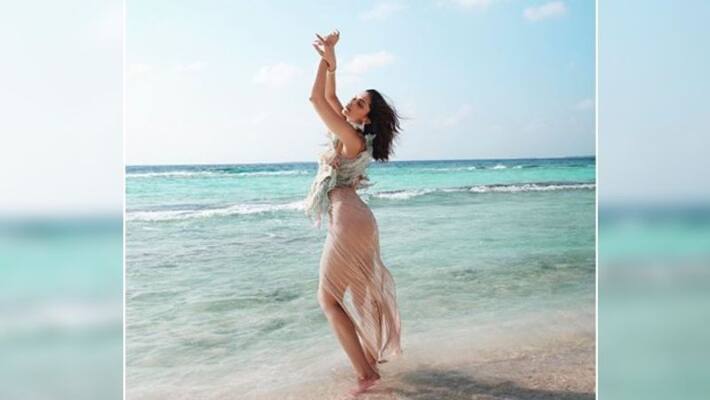 deepika padukone over hot dress photo goes viral deepika padukone over hot dress photo goes viral