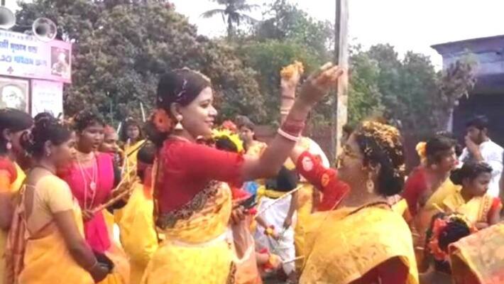 People participate Vasanta Utsab with flower in Burdwan People participate Vasanta Utsab with flower in Burdwan