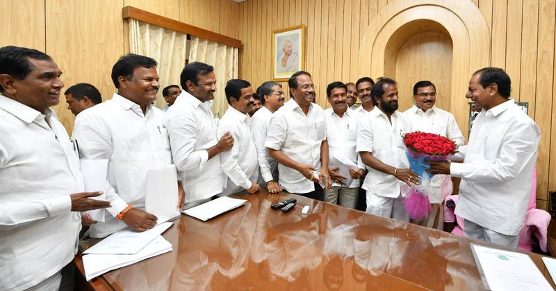 బడ్జెట్ అనంతరం ముఖ్యమంంత్రిని కలిసిన మంత్రులు, ఎమ్మెల్యేలు