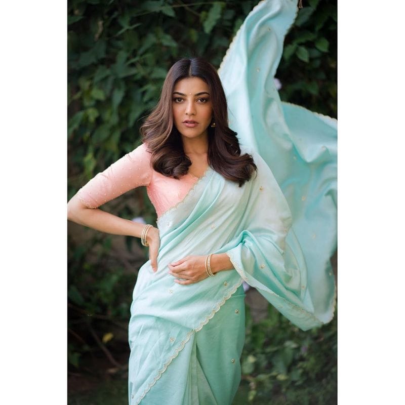 (Courtesy: Instagram) చీరకట్టులో గ్లామర్ మెరుపులు మెరిపిస్తున్న కాజల్