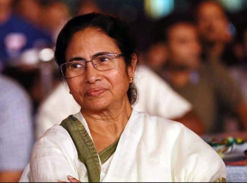 Corona scare: Irony dies thousand times as Mamata Banerjee addresses 12k people, urges them to avoid crowds
