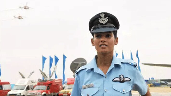 President Ramnath Kovind gave women honor to avani chaturvedi first indian woman pilot kpr