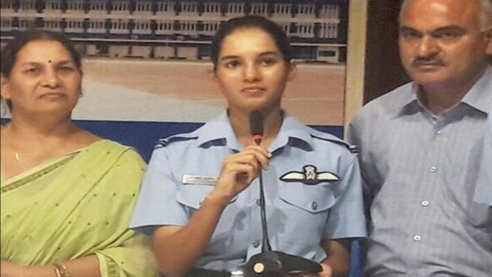 President Ramnath Kovind gave women honor to avani chaturvedi first indian woman pilot kpr