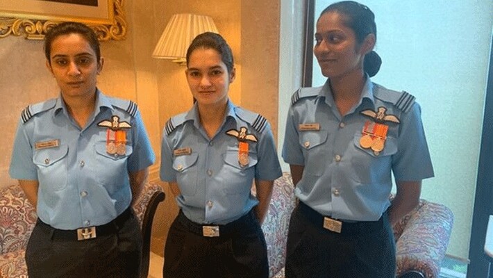President Ramnath Kovind gave women honor to avani chaturvedi first indian woman pilot kpr