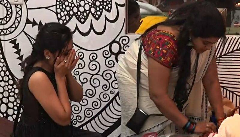 arya broke down after eviction of veena nair in bigg boss 2
