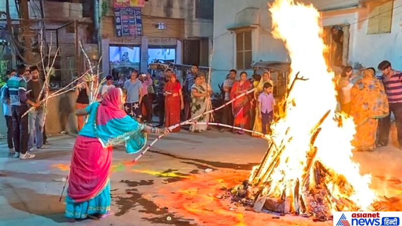 <p>হিন্দু পঞ্জিকা অনুসারে, প্রতি বছর ফাগুন পূর্ণিমা রাতে ন্যাড়া পোড়া হয়। এই বছর দোল পূর্ণিমা বাংলার ১৪ চৈত্র ১৪২৭, ইংরেজির ২৮ মার্চ ২০২১ রবিবার </p>