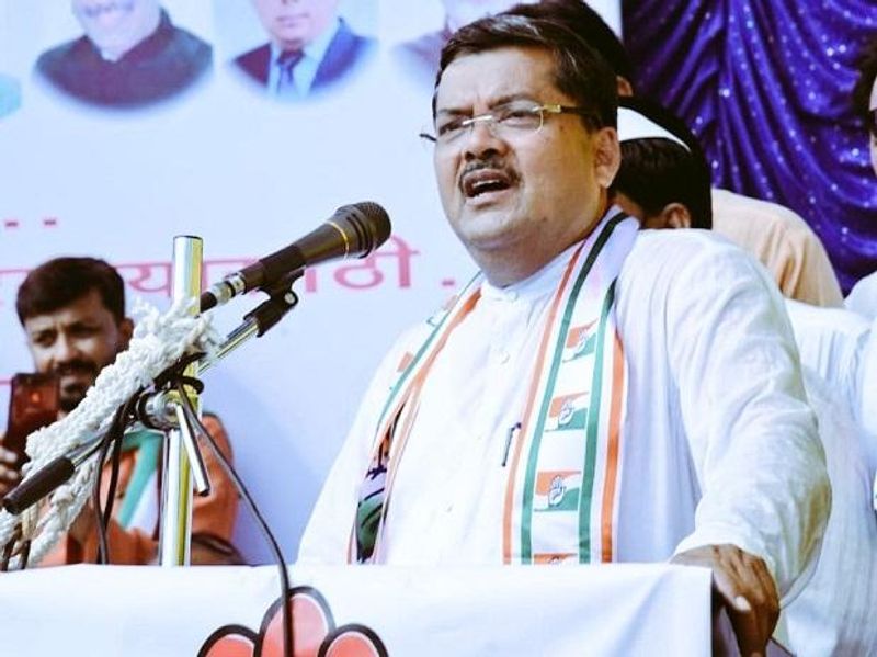 Congress leader Mukul Wasnik gets married at 60 In Delhi