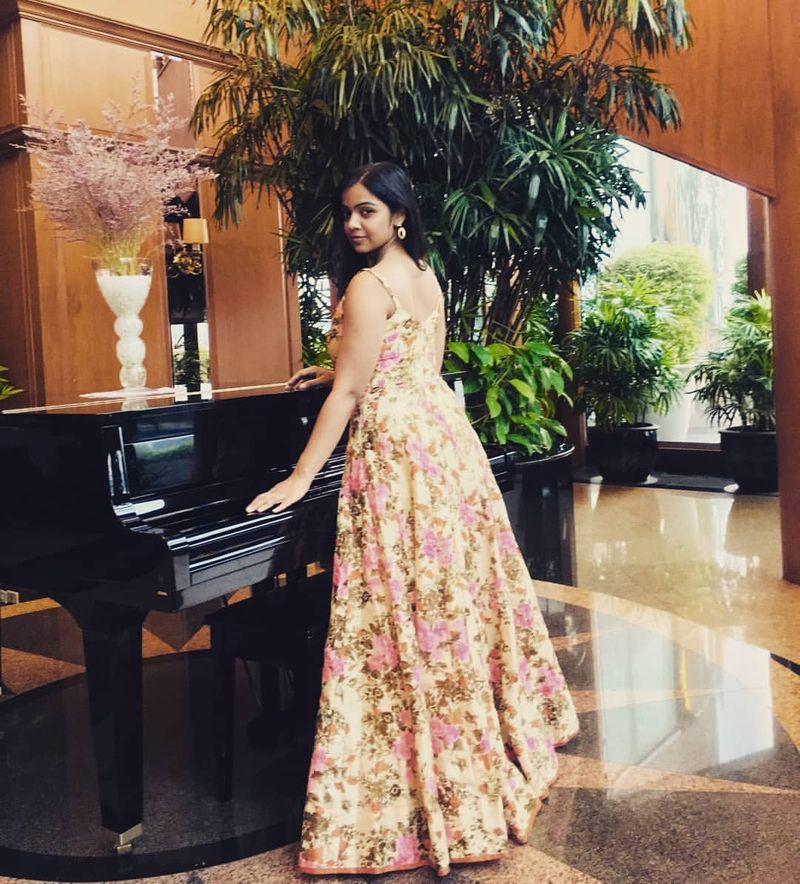 Nithyashetty cute photo gallery