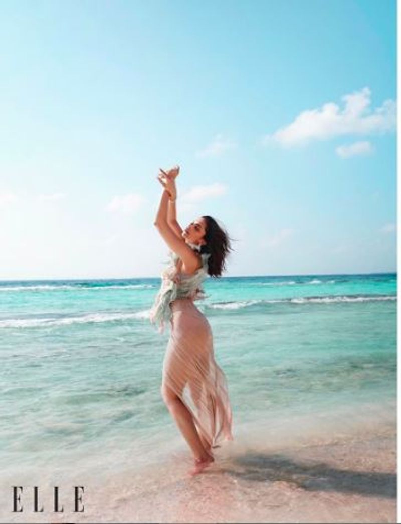 Actress Deepika Padukone Hot Gallery