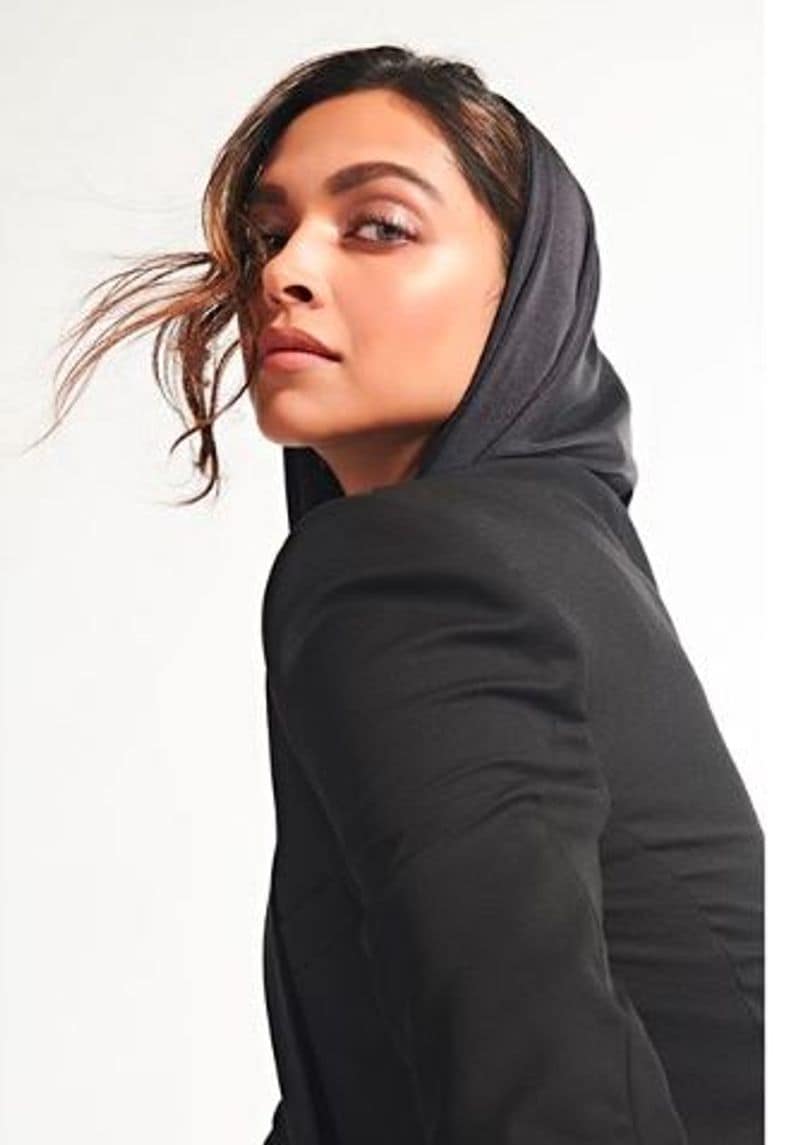 Actress Deepika Padukone Hot Gallery