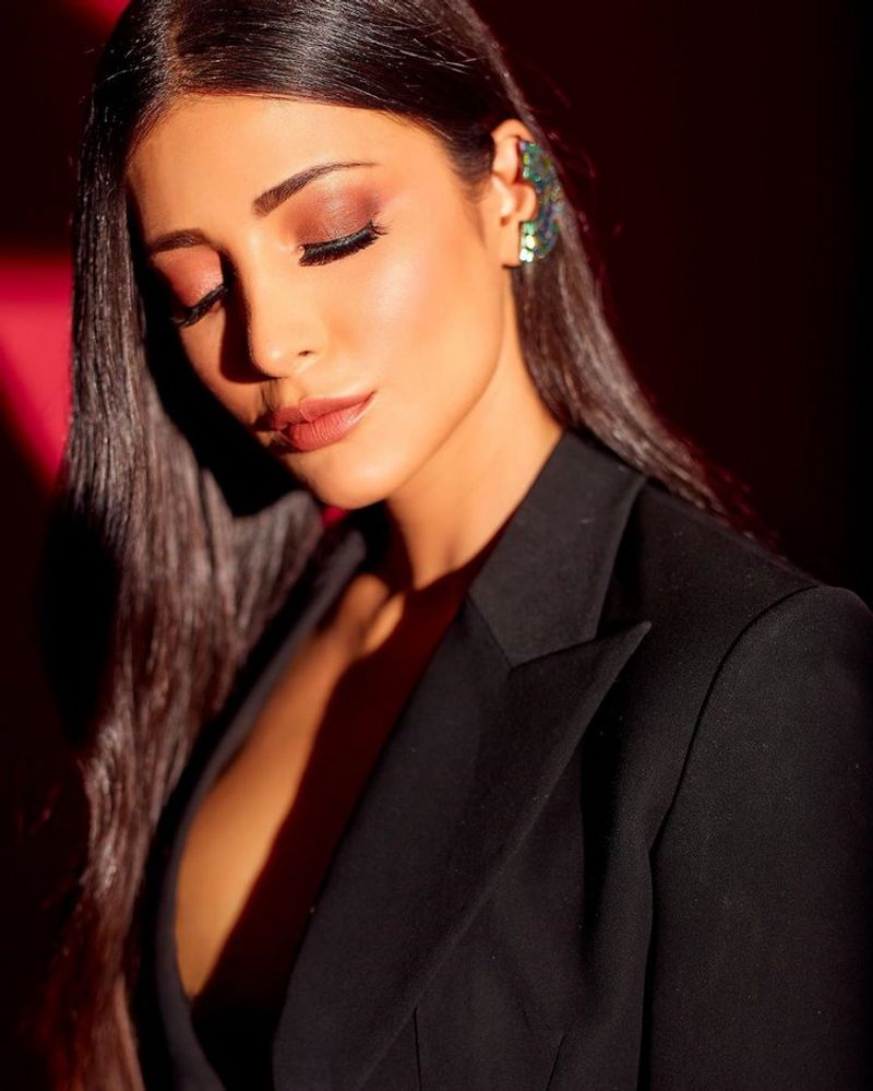Shruthihassan