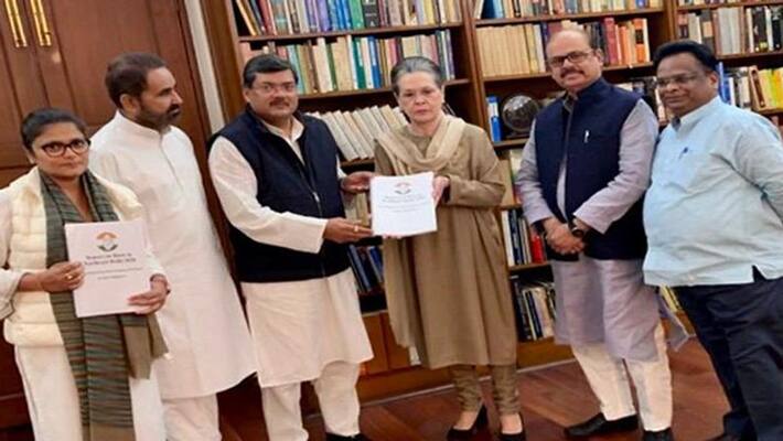 The investigation committee submitted a report to Sonia Gandhi, saying - BJP and AAP both responsible for the violenc kpm The investigation committee submitted a report to Sonia Gandhi, saying - BJP and AAP both responsible for the violenc kpm