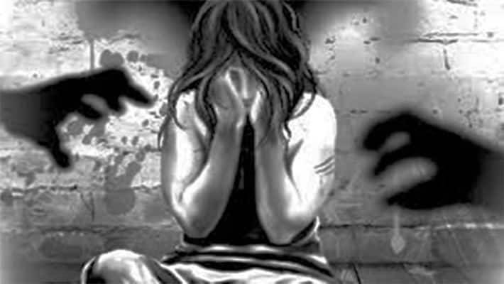 The teacher used to do disgusting work with two female students of class VI, warning about not paying the consequences kpm The teacher used to do disgusting work with two female students of class VI, warning about not paying the consequences kpm