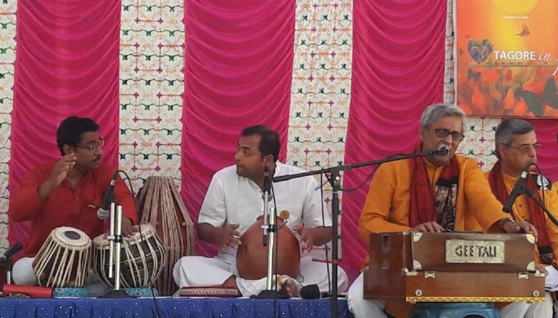 'আনন্দ সমাগম'-এর বসন্ত উৎসব-এর অমুষ্ঠানে বেঙ্গালুরুর উৎসাহী প্রবাসী বাঙালি হাজির হয়েছিলেন এদিন।