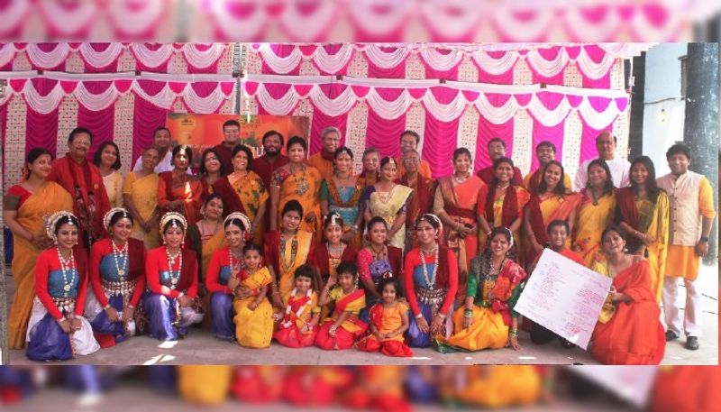অনুষ্ঠানের মূল বিশেষত্ব এই অনুষ্ঠানে ইচ্ছুক অংশগ্রহনকারী প্রত্যেককে হলুদ রঙা পোশাক পরিধানের অনুরোধ করা হয়েছিল।